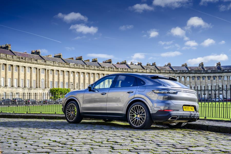  Porsche Cayenne E-Hybrid Coupe 2019 года  (UK) (фото 9 из 33)